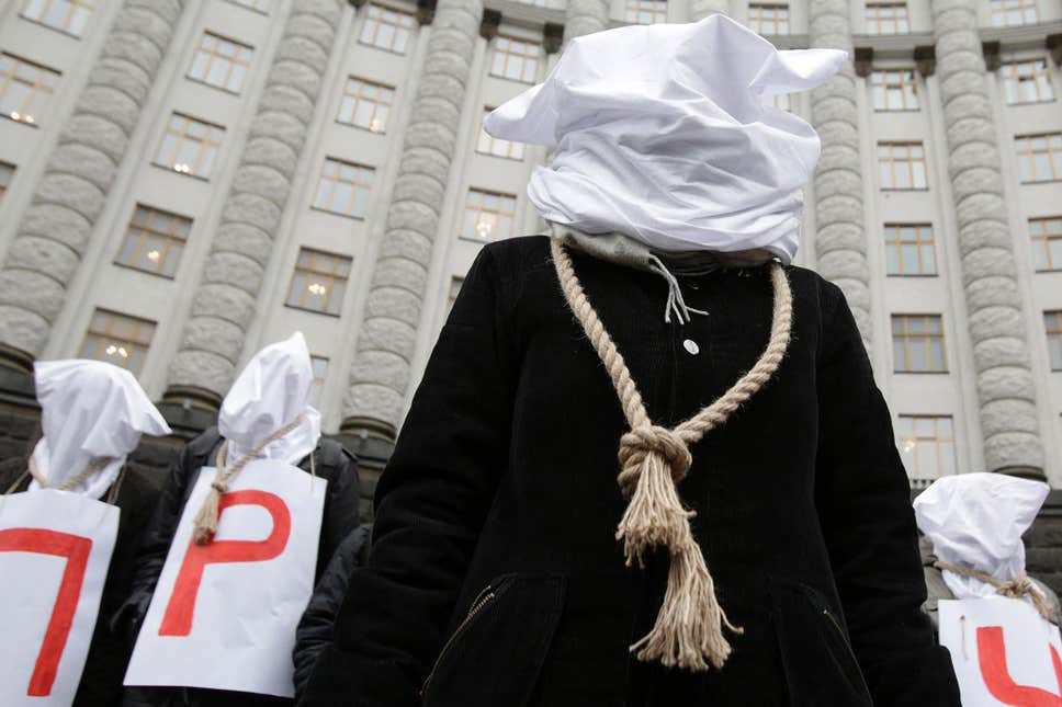 Активисты по борьбе со СПИДом ведут борьбу с коррупцией в Восточной Европе /статья The Independent/