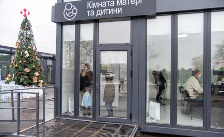 “100% Жизни” оборудовала медицинский центр на КПВВ “Новотроицкое”